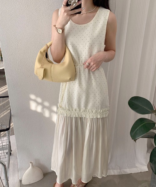 Maison Calme(メゾンカルム)の「【26春夏新作】ドット柄ティアードドッキングロングノースリーブワンピース 紐付き(ワンピース・レディース・アイボリー・F)」の9枚目の写真