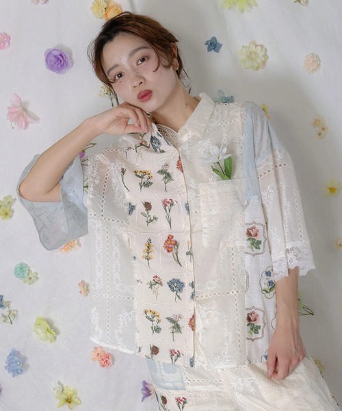ScoLar(スカラー)の「ScoLar/スカラー レース刺繍パッチワークシャツ(シャツ/ブラウス・レディース・ブラック/ホワイト・FREE)」の1枚目の写真
