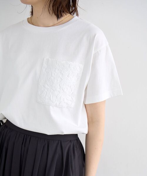 le.coeur blanc(ルクールブラン)の「レースポケットデザインTシャツ(Tシャツ/カットソー・レディース・ネイビー/オフホワイト・38)」の1枚目の写真