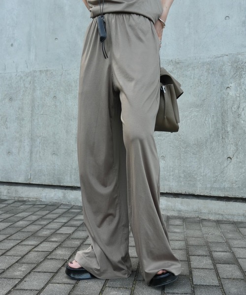 LAULEN（ローレン）の「smooth cotton easy straight wide pants  /スムーズコットンイージーストレートワイドパンツ（その他パンツ・レディース・チャコールグレー/カーキ・FREE）」の2枚目の写真