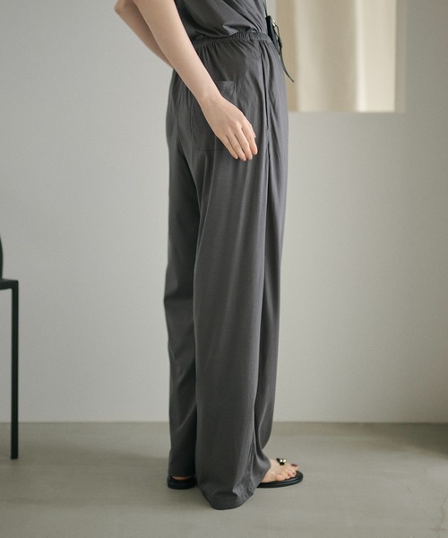 LAULEN（ローレン）の「smooth cotton easy straight wide pants  /スムーズコットンイージーストレートワイドパンツ（その他パンツ・レディース・チャコールグレー/カーキ・FREE）」の7枚目の写真