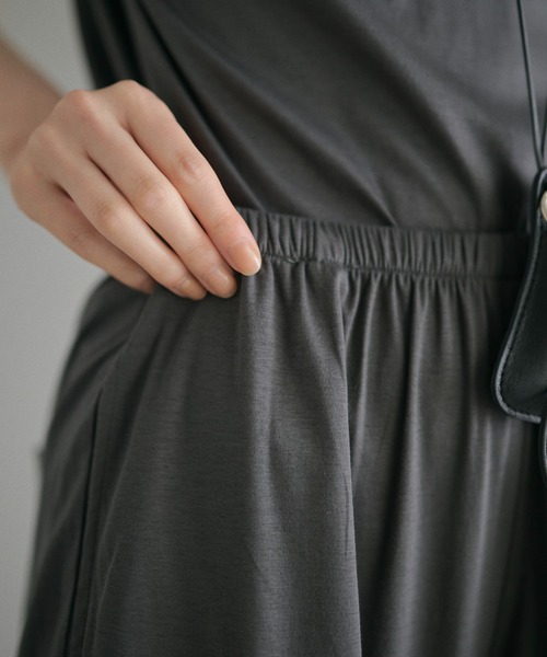 LAULEN（ローレン）の「smooth cotton easy straight wide pants  /スムーズコットンイージーストレートワイドパンツ（その他パンツ・レディース・チャコールグレー/カーキ・FREE）」の9枚目の写真