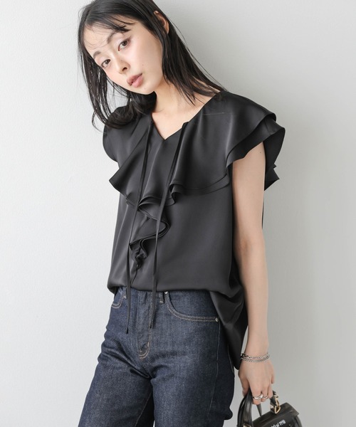 AMELY(エミリー)の「サテン調 ラッフルフリルブラウス(シャツ/ブラウス・レディース・ピンク/ホワイト/ブラック・フリー)」の3枚目の写真