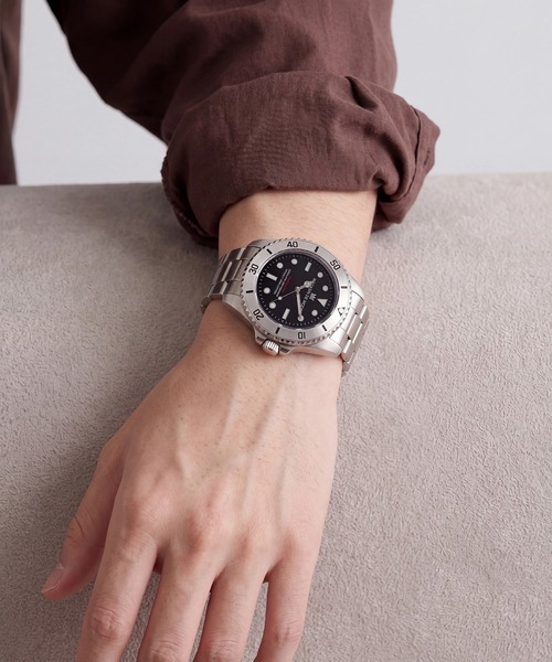 MAGASIN DE MODE Brew（マガジンデモードブリュー）の「【MAGASIN DE MODE Brew】1970's ダイバーズスタイル ウォッチ 初期デイトモデル　FW◎　ミリタリーウォッチ　ヴィンテージ　Ref.1680イメージ（アナログ腕時計・メンズ・ブラック×シルバー/ホワイト×シルバー/ブラック系1・FREE）」の4枚目の写真