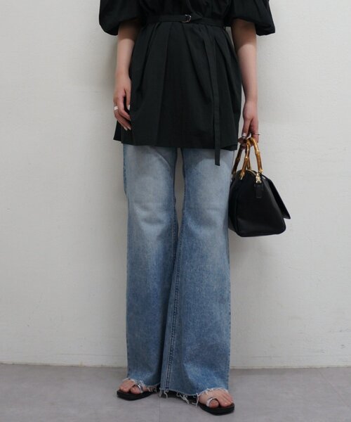 LOUNGEDRESS(ラウンジドレス)の「【YANUK/ヤヌーク】CLAIRE(FLARE)(デニムパンツ・レディース・ブルー・25/24/23/26)」の8枚目の写真