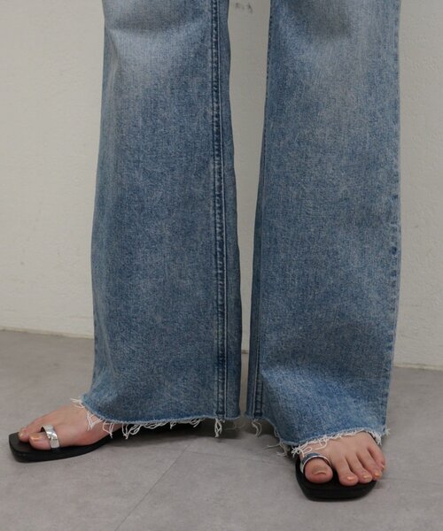 LOUNGEDRESS(ラウンジドレス)の「【YANUK/ヤヌーク】CLAIRE(FLARE)(デニムパンツ・レディース・ブルー・25/24/23/26)」の20枚目の写真