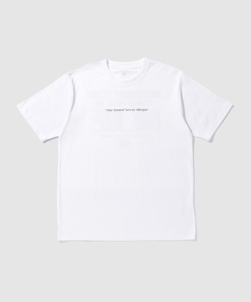 Mac-House(マックハウス)の「【T-GRAPHICS / ティーグラフィックス】 ツアープリント半袖Tシャツ(Tシャツ/カットソー・メンズ・ブラック系2/ホワイト系2/ブラック系1/ホワイト系1/ホワイト系3・M/XL/S/L)」の2枚目の写真