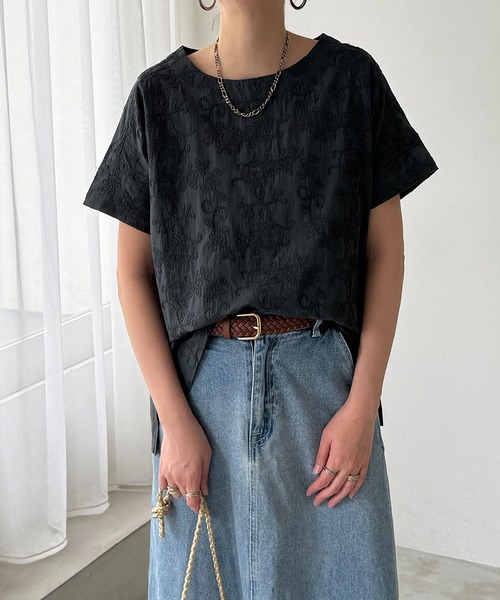 LBC(エルビーシー)の「ボタニカルコード刺繍ブラウス(シャツ/ブラウス・レディース・ホワイト/セージグリーン/チャコール・M/L)」の2枚目の写真