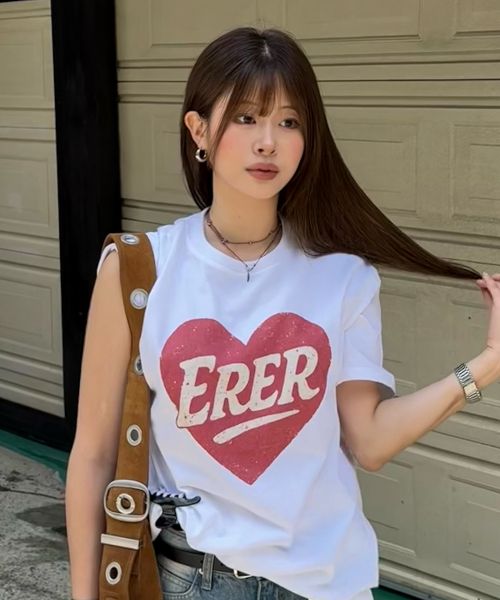 ERER（エルエル）の「Oversized Heart Logo T-shirt White（Tシャツ/カットソー・レディース・ホワイト・F）」の2枚目の写真