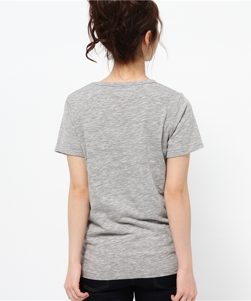 earth music&ecology（アースミュージックアンドエコロジー）の「【Lee×earth】ロゴTシャツ（Tシャツ/カットソー・レディース・グレー・SMALL/MEDIUM）」の4枚目の写真