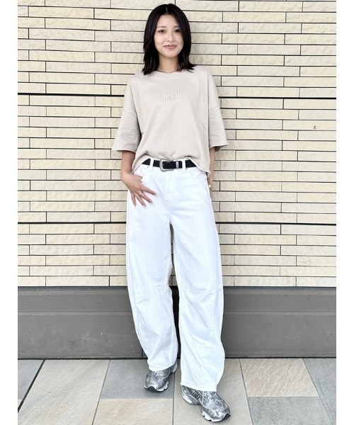 GAP（ギャップ）の「フレンチテリー オーバーサイズ 裾ロールアップ クロップドスウェットシャツ（スウェット・レディース・ブラック/ベージュ/ブラウン・S/M/L/XXS/XS/XL）」の7枚目の写真