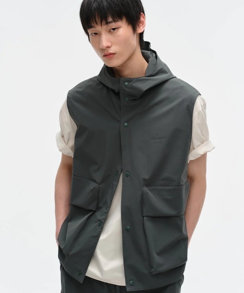 MODE COMMUTER（モードコミューター）の「Relaxed-Fit Hooded Vest（ベスト・メンズ・ダークグリーン・SMALL/MEDIUM/LARGE）」の2枚目の写真