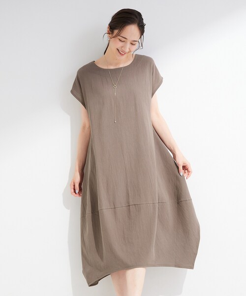 SHOO・LA・RUE(シューラルー)の「【S-LL/洗濯機可/体型カバー】ふんわりラインが女性らしい コクーンワンピース(ワンピース・レディース・ブラック/ブルー/ブラウン系・04/03/02/01)」の11枚目の写真