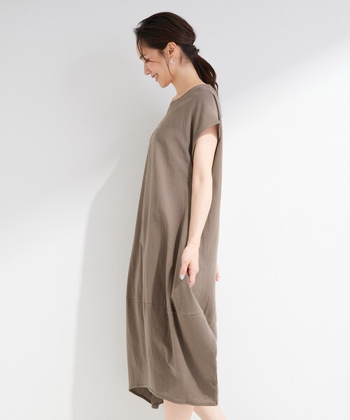 SHOO・LA・RUE(シューラルー)の「【S-LL/洗濯機可/体型カバー】ふんわりラインが女性らしい コクーンワンピース(ワンピース・レディース・ブラック/ブルー/ブラウン系・04/03/02/01)」の12枚目の写真