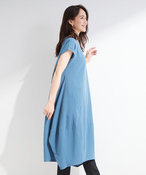 SHOO・LA・RUE(シューラルー)の「【S-LL/洗濯機可/体型カバー】ふんわりラインが女性らしい コクーンワンピース(ワンピース・レディース・ブラック/ブルー/ブラウン系・04/03/02/01)」の16枚目の写真