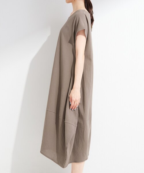 SHOO・LA・RUE(シューラルー)の「【S-LL/洗濯機可/体型カバー】ふんわりラインが女性らしい コクーンワンピース(ワンピース・レディース・ブラック/ブルー/ブラウン系・04/03/02/01)」の20枚目の写真