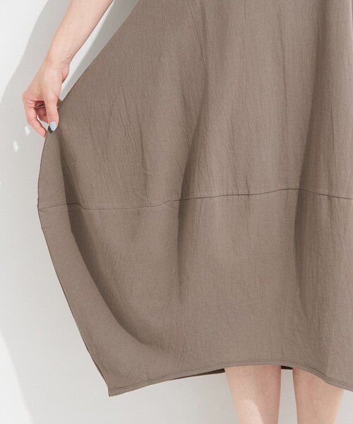 SHOO・LA・RUE(シューラルー)の「【S-LL/洗濯機可/体型カバー】ふんわりラインが女性らしい コクーンワンピース(ワンピース・レディース・ブラック/ブルー/ブラウン系・04/03/02/01)」の4枚目の写真