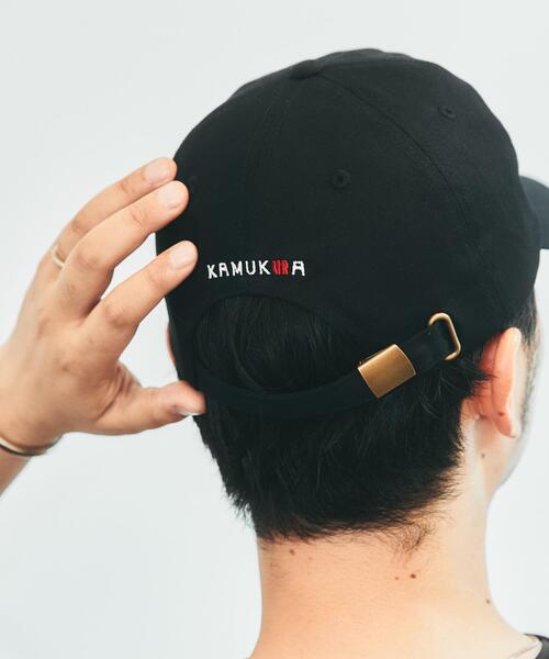 Collaboration URBAN RESEARCH(コラボレーションアーバンリサーチ)の「KAMUKURA×UR CAP Kamukura(キャップ・レディース・ブラック/レッド・ONE)」の3枚目の写真