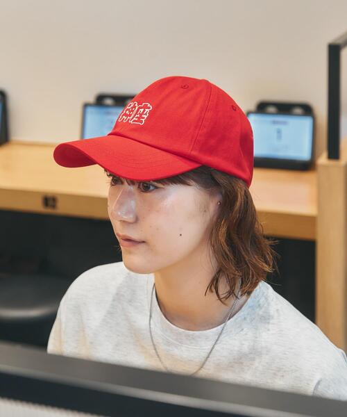 Collaboration URBAN RESEARCH(コラボレーションアーバンリサーチ)の「KAMUKURA×UR CAP Kamukura(キャップ・レディース・ブラック/レッド・ONE)」の12枚目の写真