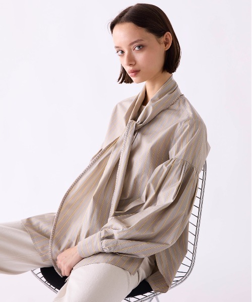 Marilyn Moon(マリリンムーン)の「stripe embroidery tie blouse(シャツ/ブラウス・レディース・ブルー/ダークグレー/ライトグレー・FREE)」の2枚目の写真