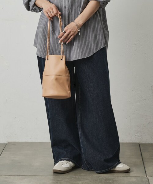 COLONY 2139（コロニートゥーワンスリーナイン）の「【UNISEX】レザーライクドローストリングバッグ（トートバッグ・メンズ・ブラウン/ベージュ/ブラック・FREE）」の4枚目の写真