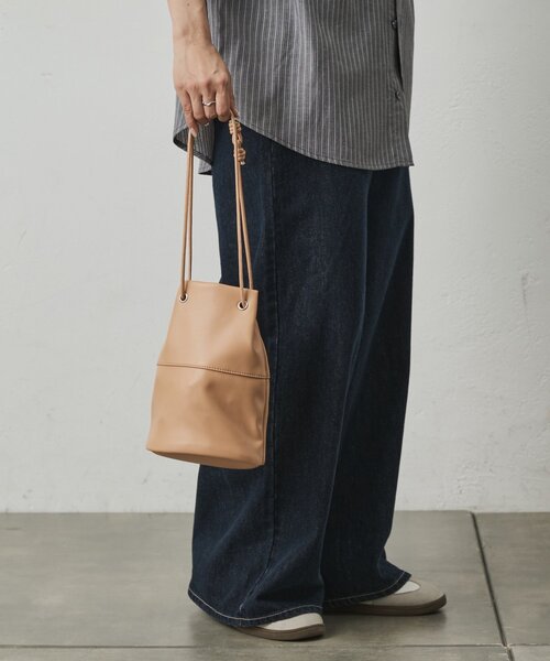 COLONY 2139（コロニートゥーワンスリーナイン）の「【UNISEX】レザーライクドローストリングバッグ（トートバッグ・メンズ・ブラウン/ベージュ/ブラック・FREE）」の5枚目の写真