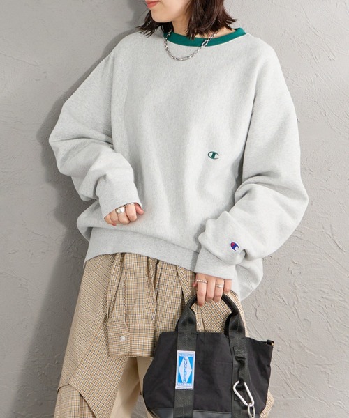 Champion（チャンピオン）の「【WEB先行予約】[Champion/チャンピオン] 別注 スリーアイコン ロゴ刺繍スウェット（スウェット・レディース・ブラウン/ネイビー/ブラック/チャコール/オートミール/グレー・S/L/M）」の2枚目の写真