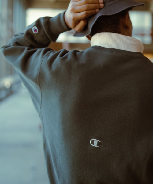 Champion（チャンピオン）の「【WEB先行予約】[Champion/チャンピオン] 別注 スリーアイコン ロゴ刺繍スウェット（スウェット・レディース・ブラウン/ネイビー/ブラック/チャコール/オートミール/グレー・S/L/M）」の3枚目の写真