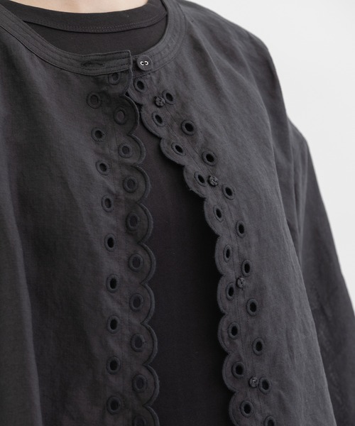 nop de nod（ノップドゥノッド）の「ラミー刺繍羽織ブラウス（シャツ/ブラウス・レディース・オフホワイト/ブラック・3）」の16枚目の写真