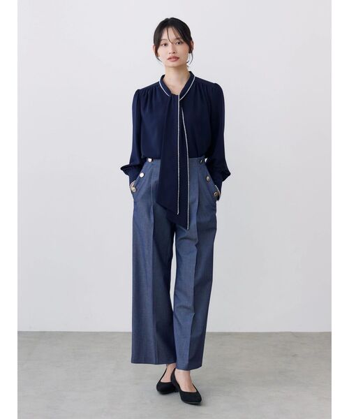 TONAL(トーナル)の「パールラインボウタイブラウス(シャツ/ブラウス・レディース・ネイビー/オフホワイト/グレー・MEDIUM)」の15枚目の写真