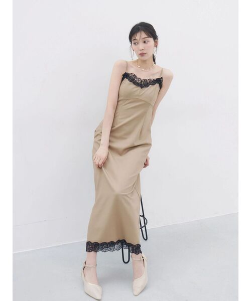 LAGUNAMOON(ラグナムーン)の「【20周年記念】LADYレーストリムキャミワンピース(ワンピース・レディース・ベージュ/チャコールグレー・SMALL/MEDIUM)」の2枚目の写真