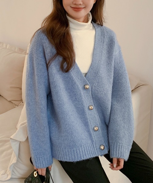 BIRTHDAY BASH(バースデイバッシュ)の「METAL BUTTON CARDIGAN(メタルボタンニットカーディガン)(カーディガン/ボレロ・レディース・パープル/ブルー・FREE)」の2枚目の写真