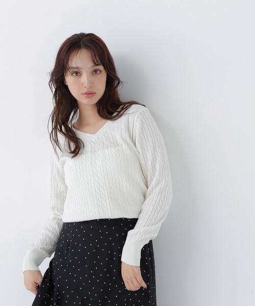 NATURAL BEAUTY BASIC(ナチュラルビューティーベーシック)の「ミニケーブルVネックニット(ニット/セーター・レディース・ブルー/ネイビー/オフホワイト・FREE)」の7枚目の写真