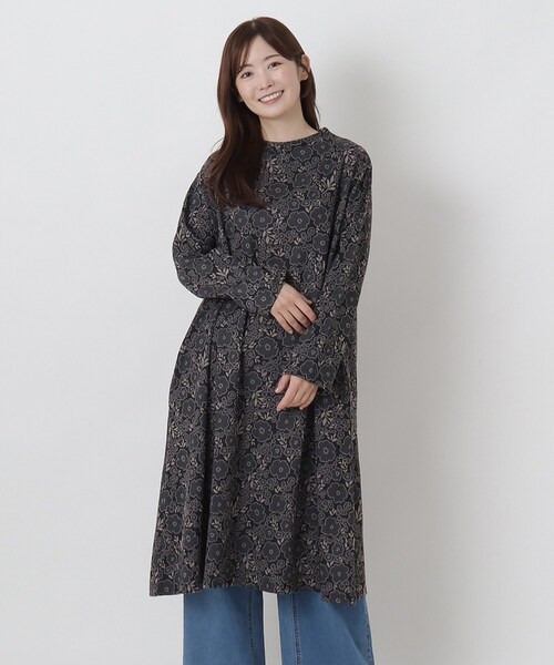one'sterrace(ワンズテラス)の「ジャカードカットソー ハイネックワンピース(ワンピース・レディース・ネイビー系5/ブラック系8・02)」の1枚目の写真