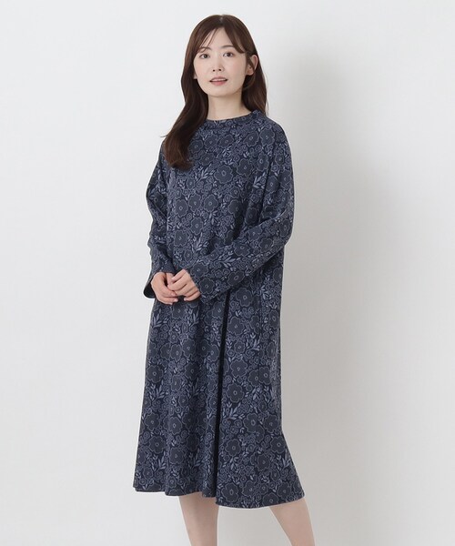 one'sterrace(ワンズテラス)の「ジャカードカットソー ハイネックワンピース(ワンピース・レディース・ネイビー系5/ブラック系8・02)」の2枚目の写真