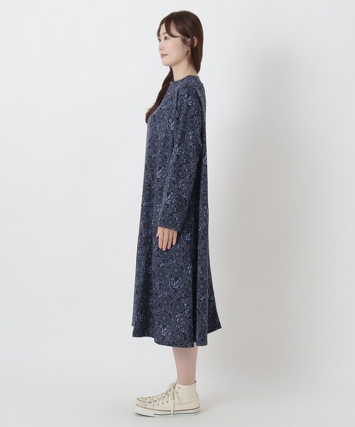 one'sterrace(ワンズテラス)の「ジャカードカットソー ハイネックワンピース(ワンピース・レディース・ネイビー系5/ブラック系8・02)」の4枚目の写真