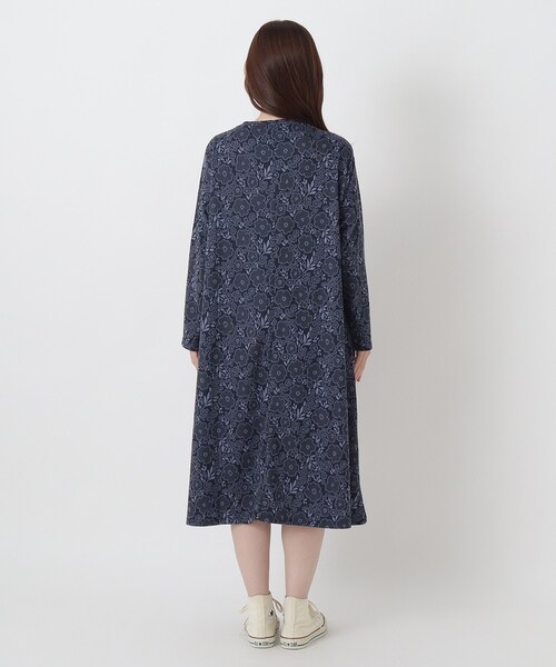 one'sterrace(ワンズテラス)の「ジャカードカットソー ハイネックワンピース(ワンピース・レディース・ネイビー系5/ブラック系8・02)」の5枚目の写真