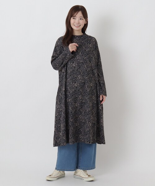 one'sterrace(ワンズテラス)の「ジャカードカットソー ハイネックワンピース(ワンピース・レディース・ネイビー系5/ブラック系8・02)」の12枚目の写真
