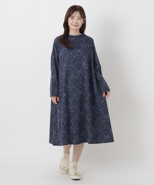 one'sterrace(ワンズテラス)の「ジャカードカットソー ハイネックワンピース(ワンピース・レディース・ネイビー系5/ブラック系8・02)」の14枚目の写真