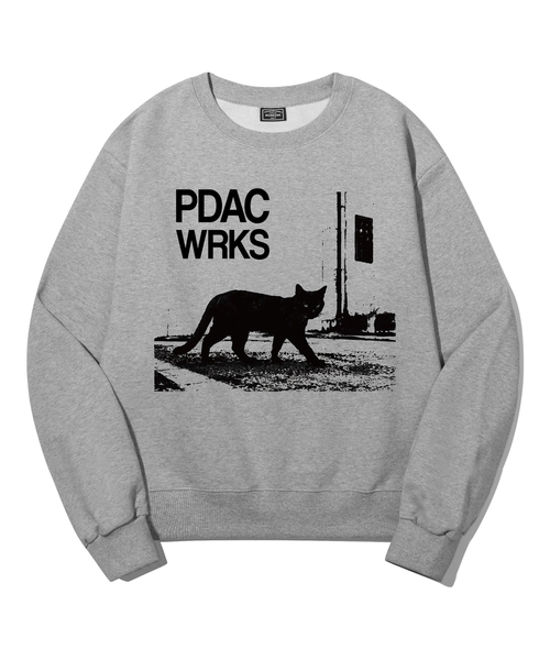 PEID（ペイド）の「PD ストラゴ セミクロップスウェット 2Color（スウェット・レディース・ブラック/アッシュグレー・X-LARGE/XX-LARGE）」の2枚目の写真