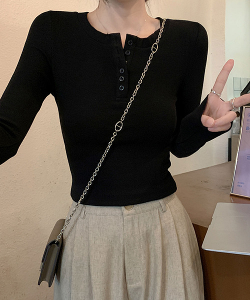 2ly2（トゥーリートゥー）の「ヘンリーネック長袖トップス ボタン付き ストレッチ カットソー 無地（Tシャツ/カットソー・レディース・ブラック/ブラウン/ライトグレー/ダークグレー・FREE）」の6枚目の写真