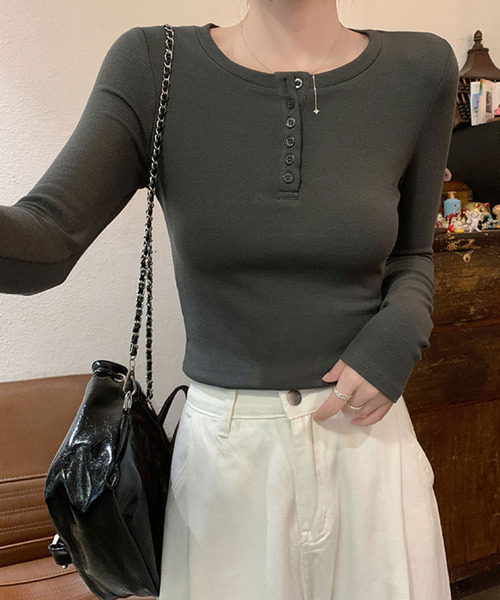 2ly2（トゥーリートゥー）の「ヘンリーネック長袖トップス ボタン付き ストレッチ カットソー 無地（Tシャツ/カットソー・レディース・ブラック/ブラウン/ライトグレー/ダークグレー・FREE）」の21枚目の写真