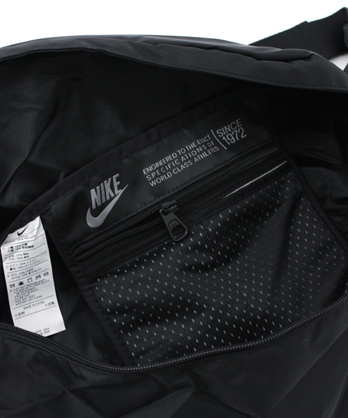 NIKE(ナイキ)の「LWスリングショルダー(ショルダーバッグ・メンズ・ブラック/レッド・ONE SIZE)」の6枚目の写真