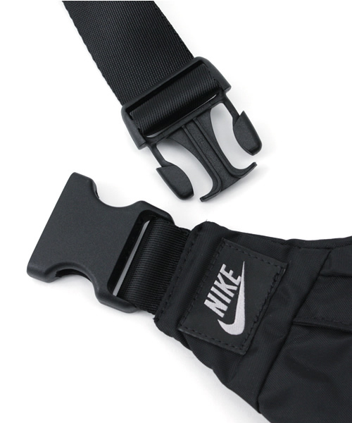 NIKE(ナイキ)の「LWスリングショルダー(ショルダーバッグ・メンズ・ブラック/レッド・ONE SIZE)」の7枚目の写真