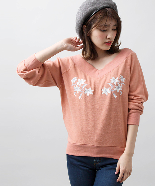 WEGO（ウィゴー）の「WEGO/刺繍Vネックオフショルニット（ニット/セーター・レディース・ピンク/杢グレー/オフホワイト・FREE）」の2枚目の写真