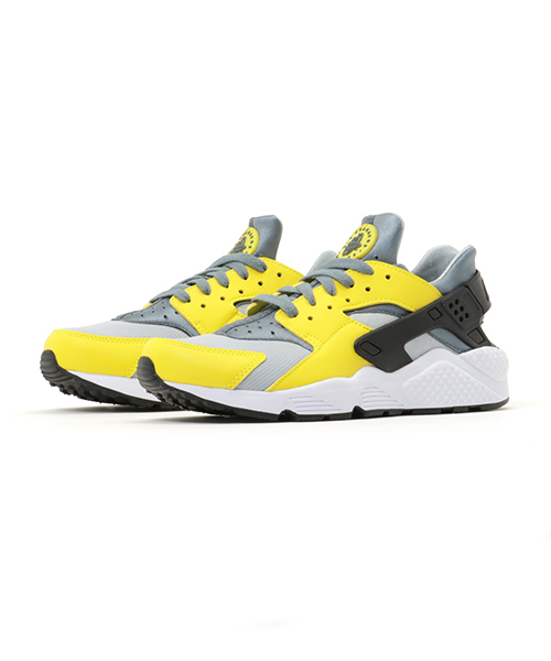 NIKE(ナイキ)の「NIKE AIR HUARACHE(スニーカー・メンズ・ブラック/グレー/ホワイト・28/27.5/26.5/27/26)」の3枚目の写真