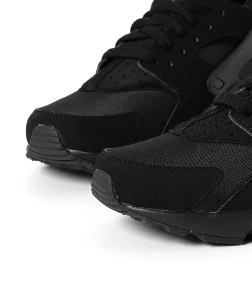 NIKE(ナイキ)の「NIKE AIR HUARACHE(スニーカー・メンズ・ブラック/グレー/ホワイト・28/27.5/26.5/27/26)」の6枚目の写真