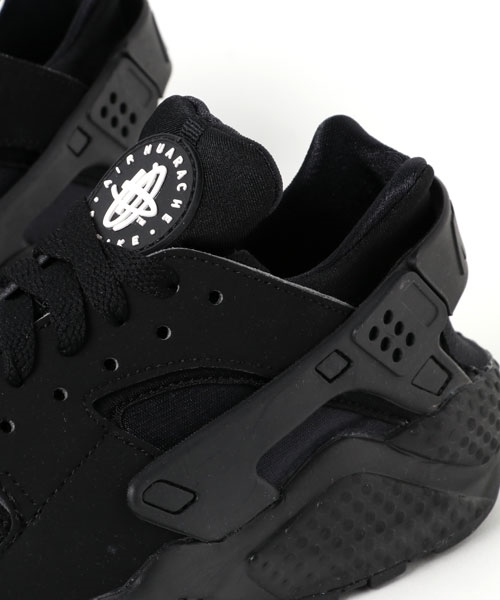 NIKE(ナイキ)の「NIKE AIR HUARACHE(スニーカー・メンズ・ブラック/グレー/ホワイト・28/27.5/26.5/27/26)」の5枚目の写真