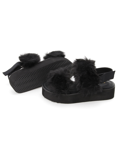 earth music&ecology（アースミュージックアンドエコロジー）の「【広瀬すずさんCM着用】 スポーツファーサンダル（サンダル・レディース・アイボリー/ブラック・M/S/L）」の5枚目の写真