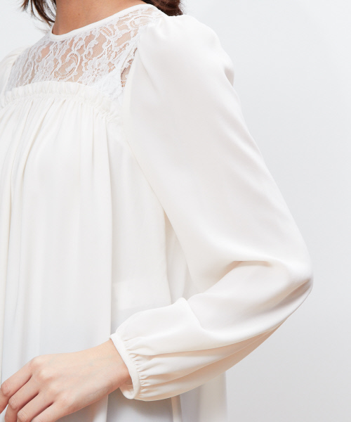 DESIGNWORKS（デザインワークス）の「リバーレースブラウス（シャツ/ブラウス・レディース・ネイビー/オフホワイト/ピンクベージュ・38）」の12枚目の写真